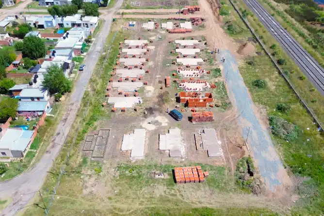 Avanza en Chascomús la construcción de 96 viviendas como respuesta a la crisis habitacional