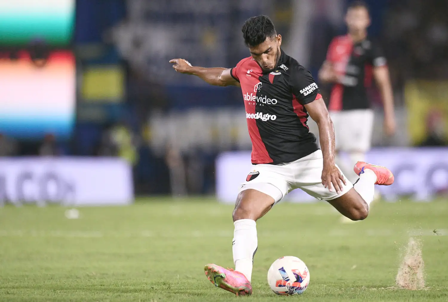 Colón se mide con Godoy Cruz en cancha de Patronato