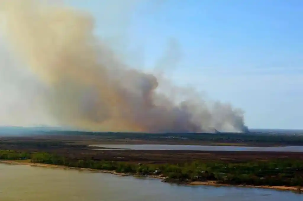 Evalúan restringir la actividad náutica por los incendios en las islas