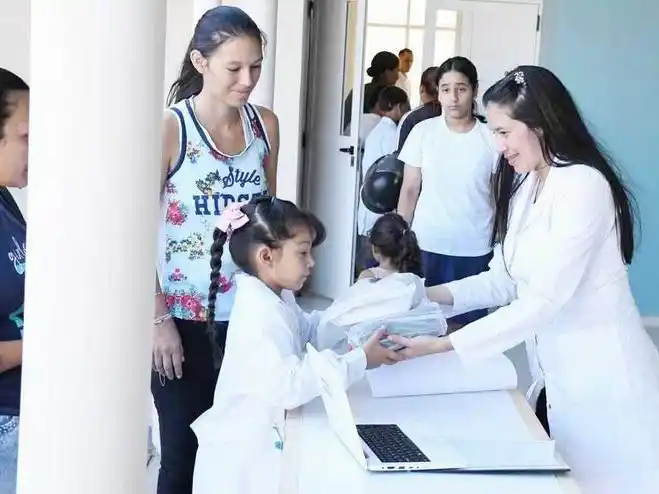 La EPEP Nº 548 del Salvador Gurrieri inició 
sus actividades con una entrega masiva de kits