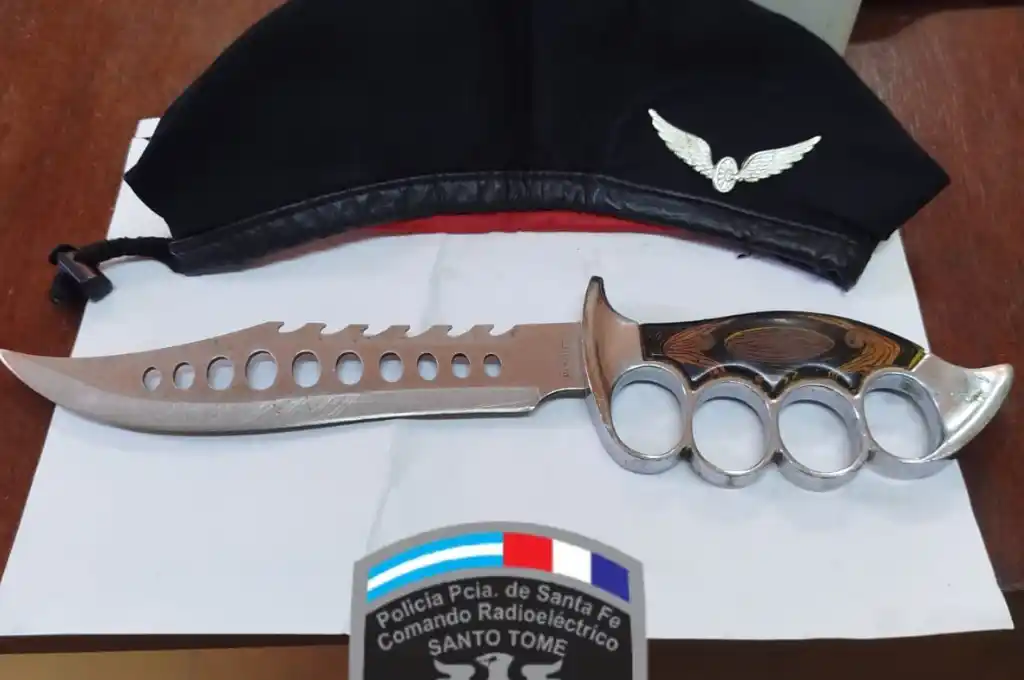 El cuchillo de caza.