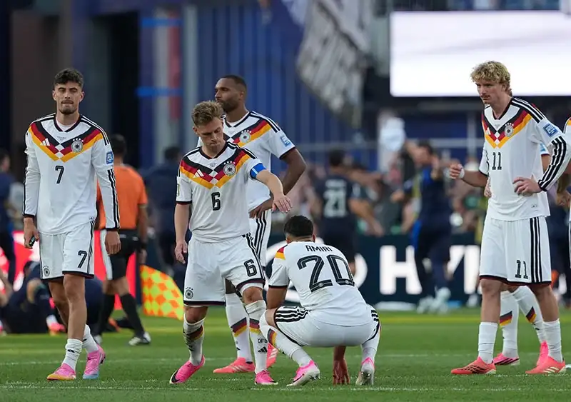 La decepción de Alemania tras caer ante Paraguay.