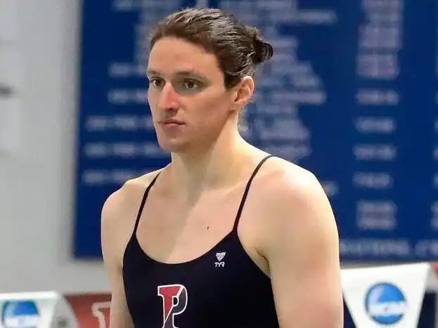 Lia Thomas se destacó en la rama femenina en certámenes universitarios. Luego la World Aquatics le prohibió competir con las mujeres.