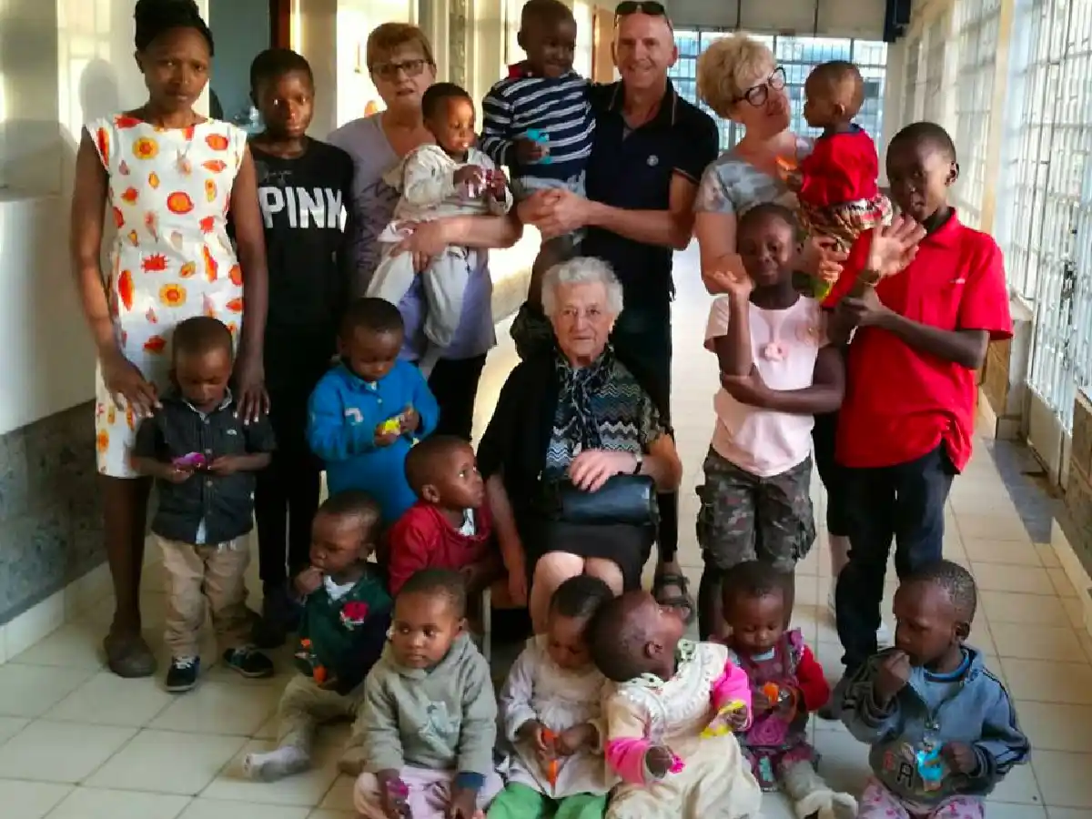 La abuela de 93 años que viajó a Kenia para ser voluntaria en un orfanato
