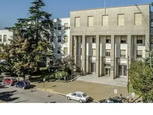 El palacio de tribunales de Azul.