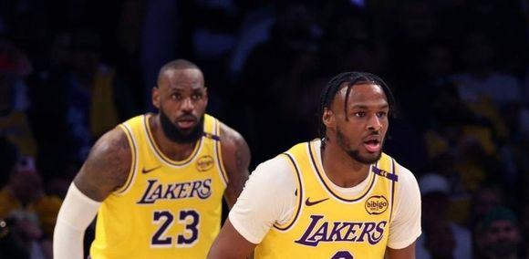 Escándalo en la NBA: LeBron James y su hijo Bronny chocan durante un partido