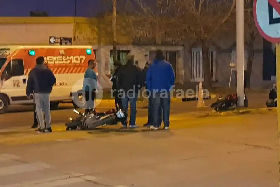 Una niña de 7 años terminó con una fractura expuesta tras ser embestida por un motociclista al cruzar la calle