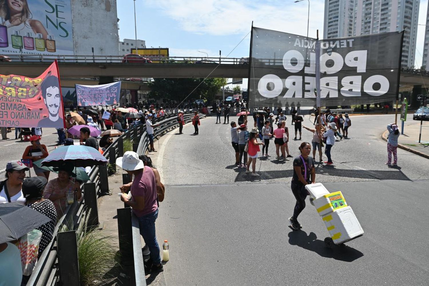 Movilización piquetera por 2 detenidos en Mendoza: Corte en Puente Pueyrredón y en Autopista La Plata - Buenos Aires
