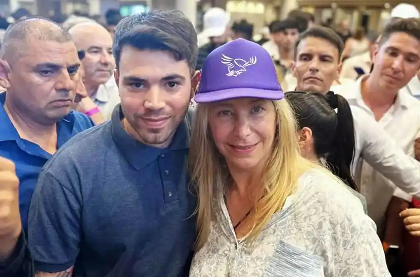 Yoel Acien, junto a Karina Milei