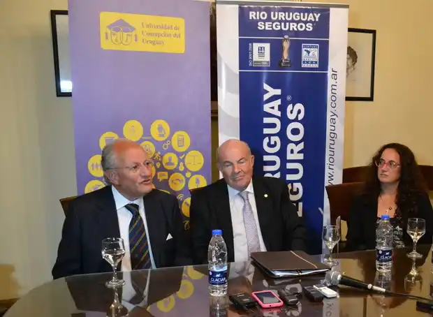 El doctor Abel Albino recibió el Doctorado Honoris Causa de la UCU