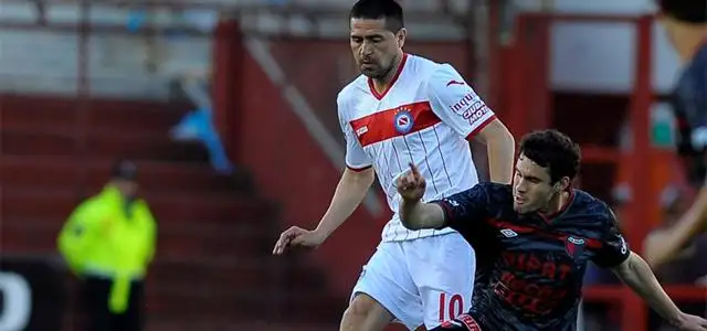 Con Riquelme en cancha, Argentinos perdió con Colón por 2 a 0