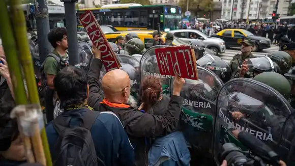 La Iglesia Católica repudió la represión en las marchas de jubilados y exigió diálogo al Gobierno