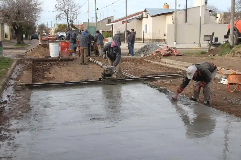 Avanza la obra de pavimento en la calle Lisandro de la Torre