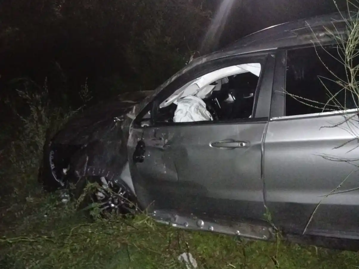 Siniestro vial: una camioneta terminó debajo del puente Frondizi