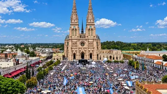 Luján se prepara para la llegada de León XIV.