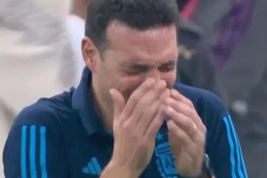 El llanto de Lionel Scaloni tras la definición por penales que consagró campeón mundial a la selección argentina