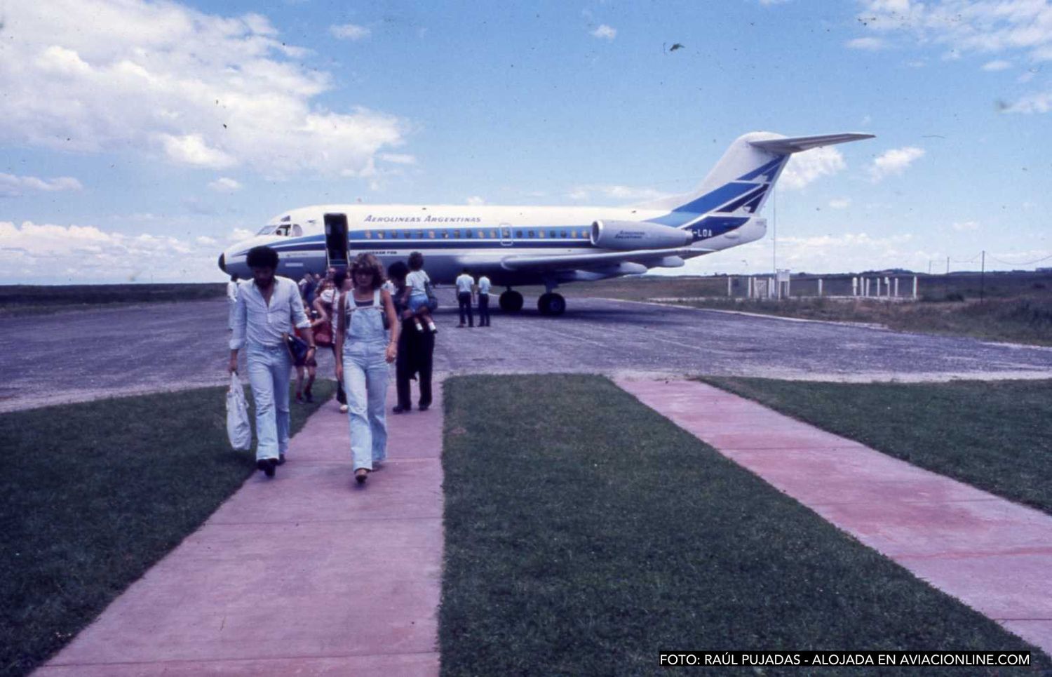 Fokker F-28 Mk-1000 LV-LOA de Aerolíneas Argentinas en Villa Gesell - c. 1975