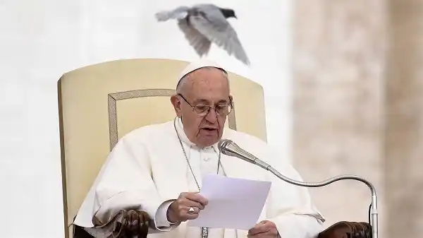 Francisco y la eutanasia: "Es lícito suspender un tratamiento si es desproporcionado"