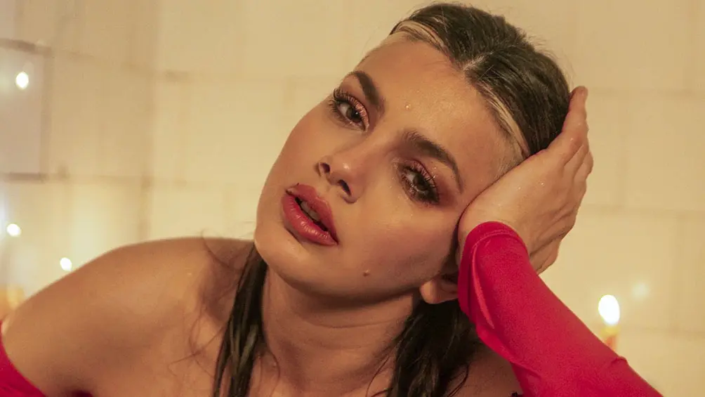 Natalie Pérez presenta su nuevo corte, el veraniego ‘De fiesta’, adelanto de próximo disco