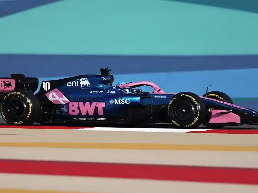 Más contratiempos para Alpine en los test de Fórmula 1: Gasly quedó detenido en pista. Crédito: Reuters/Hamad I Mohammed