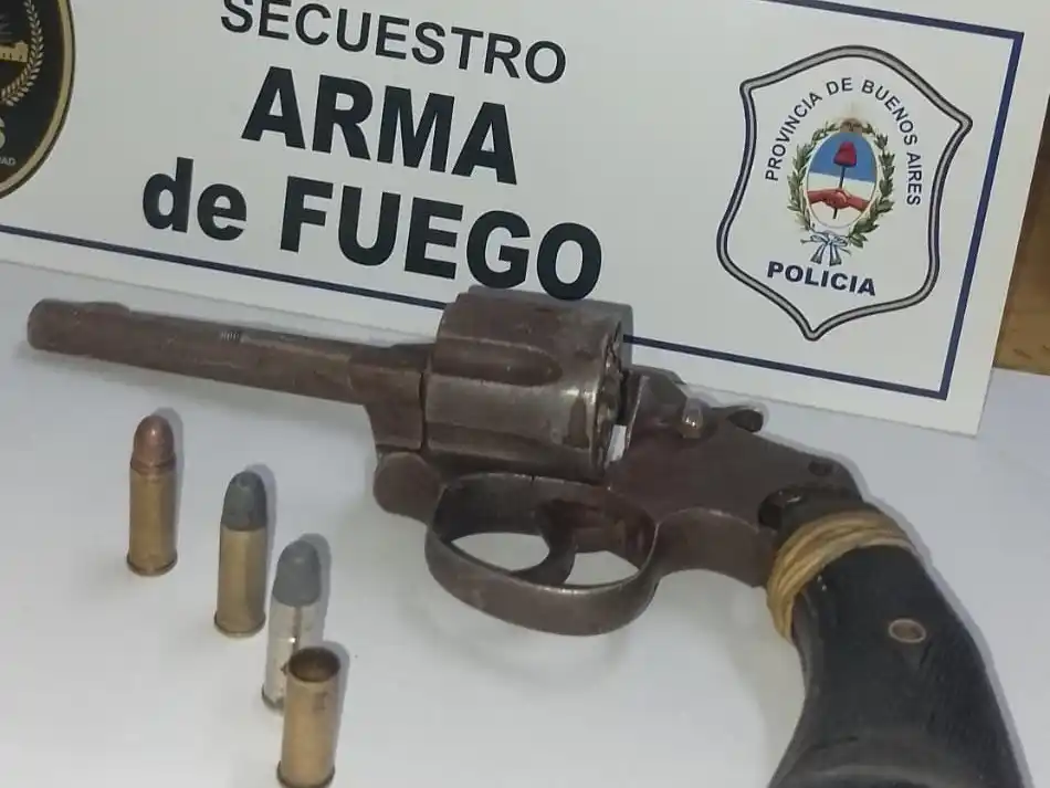 Dos menores de 15 años fueron aprehendidos tras intentar robarle a una mujer de 38 años.