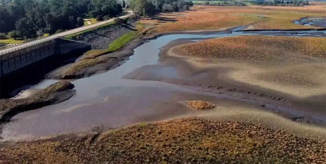 El Gobierno le ofreció un buque con cisterna a Uruguay para hacer frente a la falta de agua