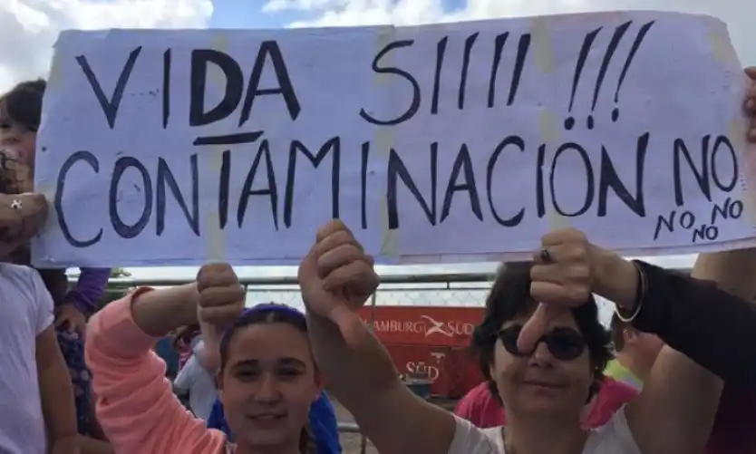 Los vecinos de las teroeléctricas, en una de las tantas manifestaciones que realizaron.