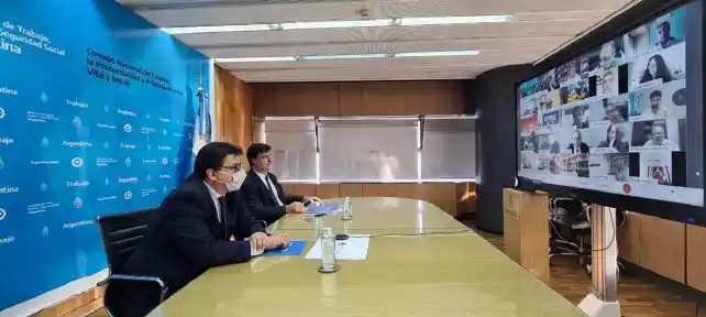 Se acordó un salario mínimo, vital y móvil de 21.600 pesos