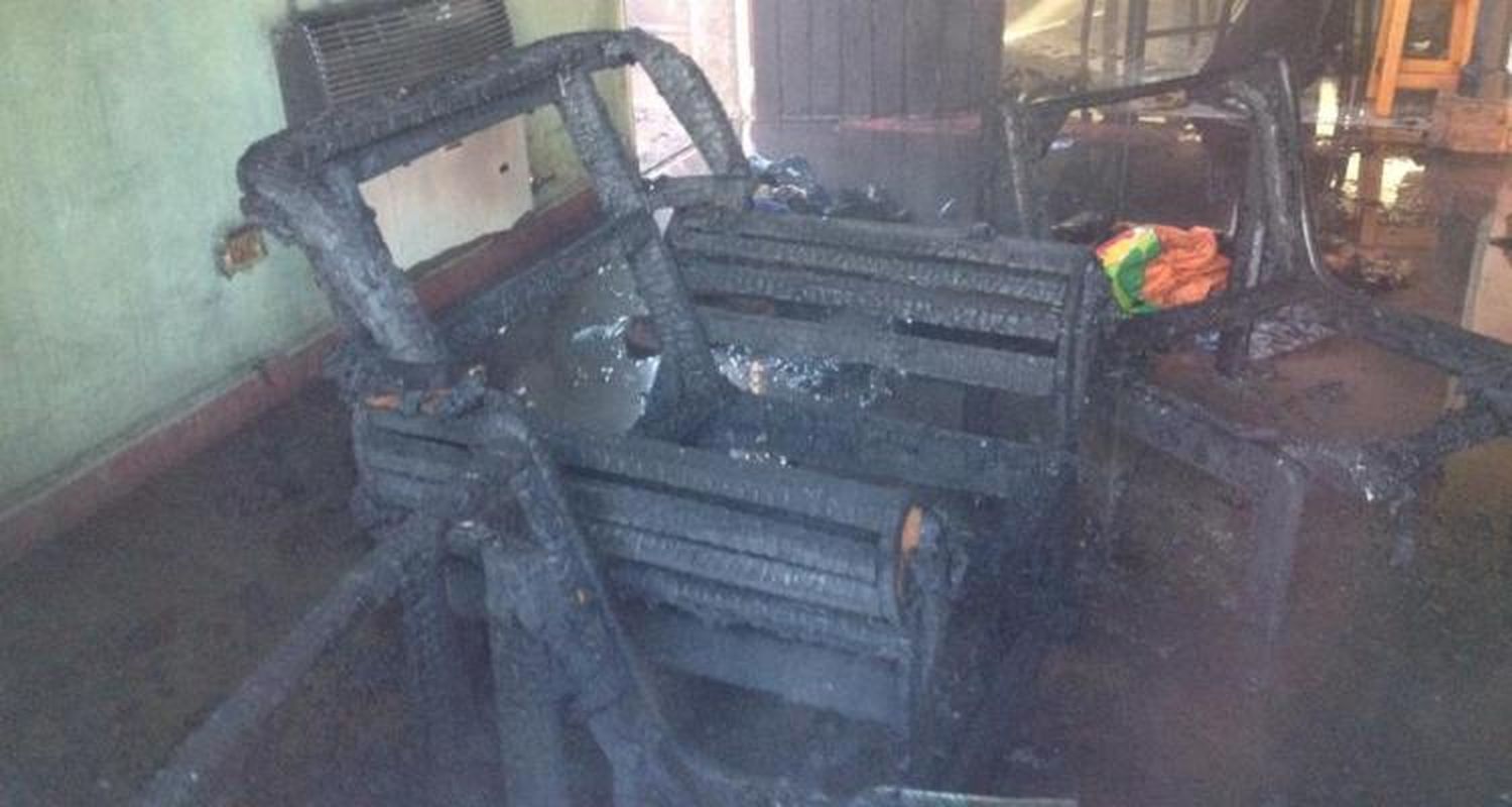 Incendio de vivienda: Dos personas trasladadas al Hospital