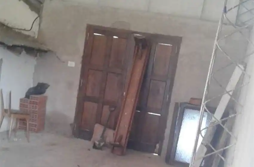 Robaron y provocaron destrozos en una capilla de Batán