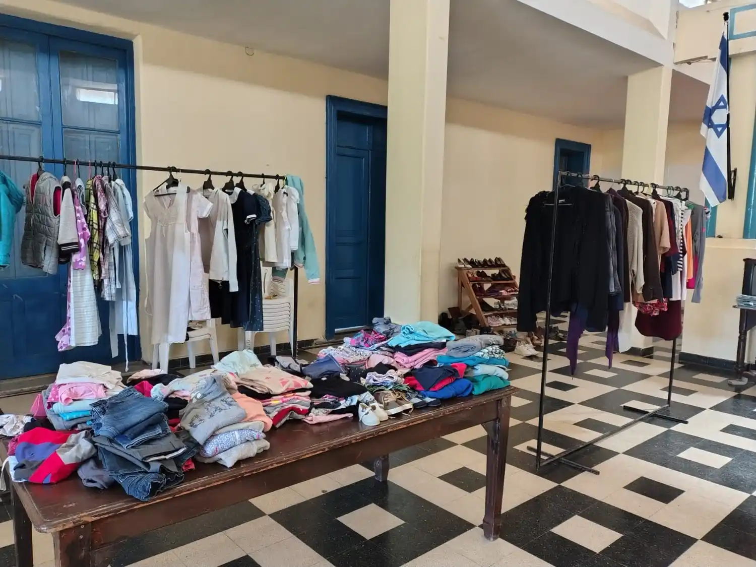 El Rotary Oeste lleva adelante una feria de ropa para recaudar dinero para sus iniciativas solidarias