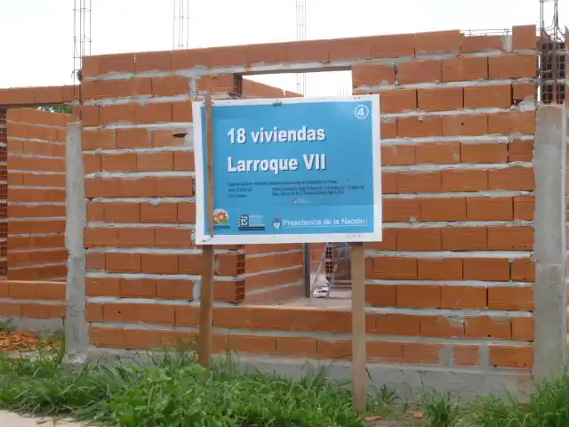 Larroque: construyen 18 viviendas