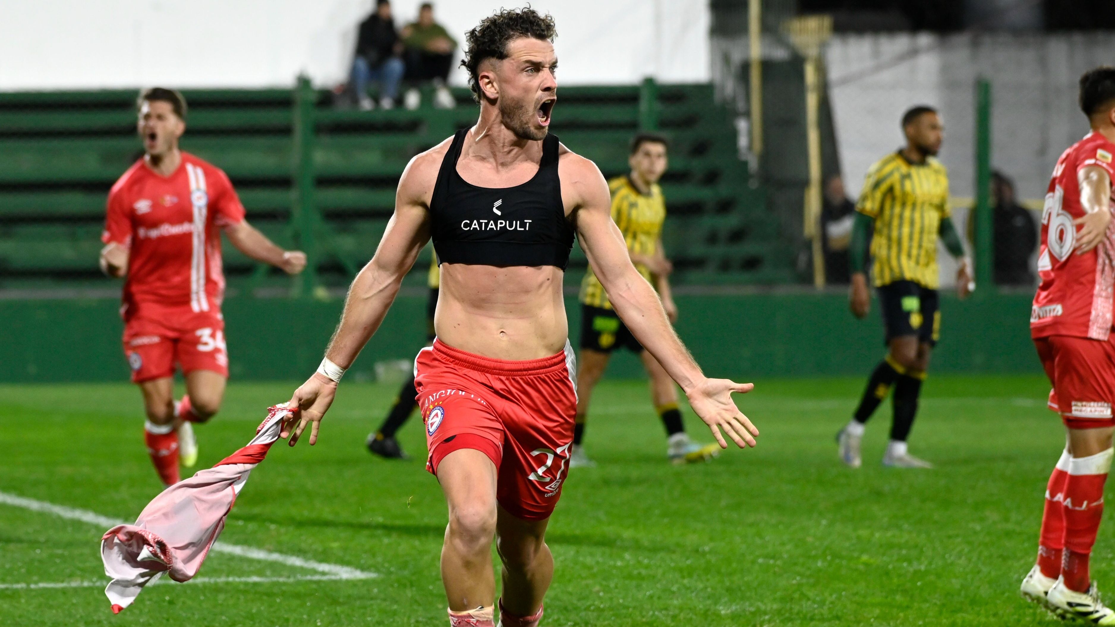 Argentinos lo dio vuelta y se metió en cuartos de final