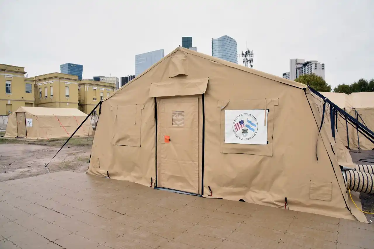 El hospital de campaña que llega a Santa Fe fue donado por Estados Unidos