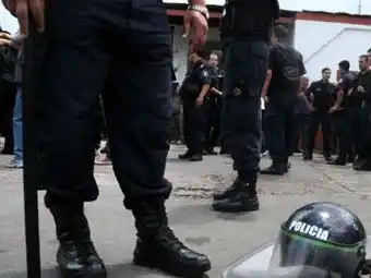 Ordenan detener a seis comisarios de la Policía Bonaerense