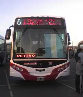 Le cortaron un dedo de una mano a un colectivero en un asalto 