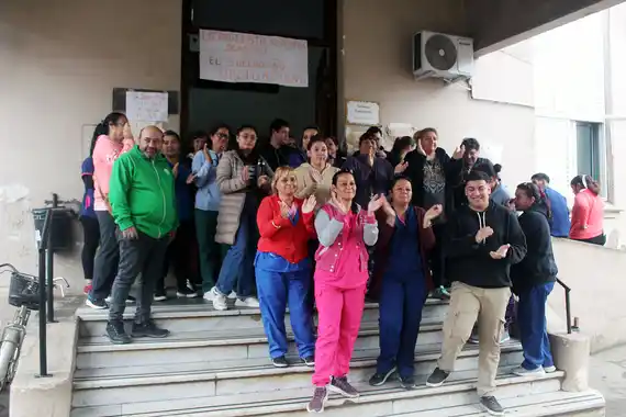 Protesta de personal arancelado y monotributistas del Hospital