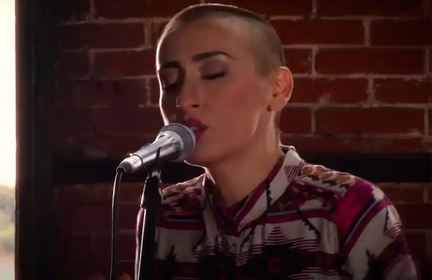 Desestimaron la denuncia penal contra la cantante rosarina que modificó partes del Himno Nacional Argentino