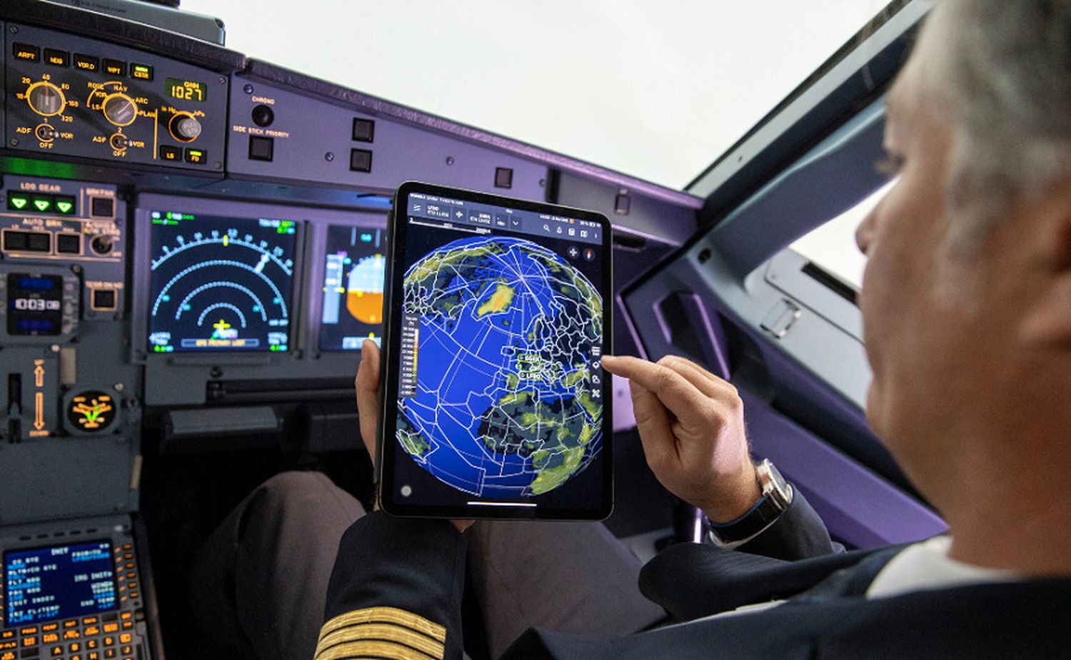 Mission+, the electronic flight assistant developed by Airbus and NAVBLUE, has its first eight customers