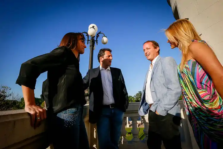 Scioli y Massa minimizaron la foto que Insaurralde compartió con el líder del Frente Renovador