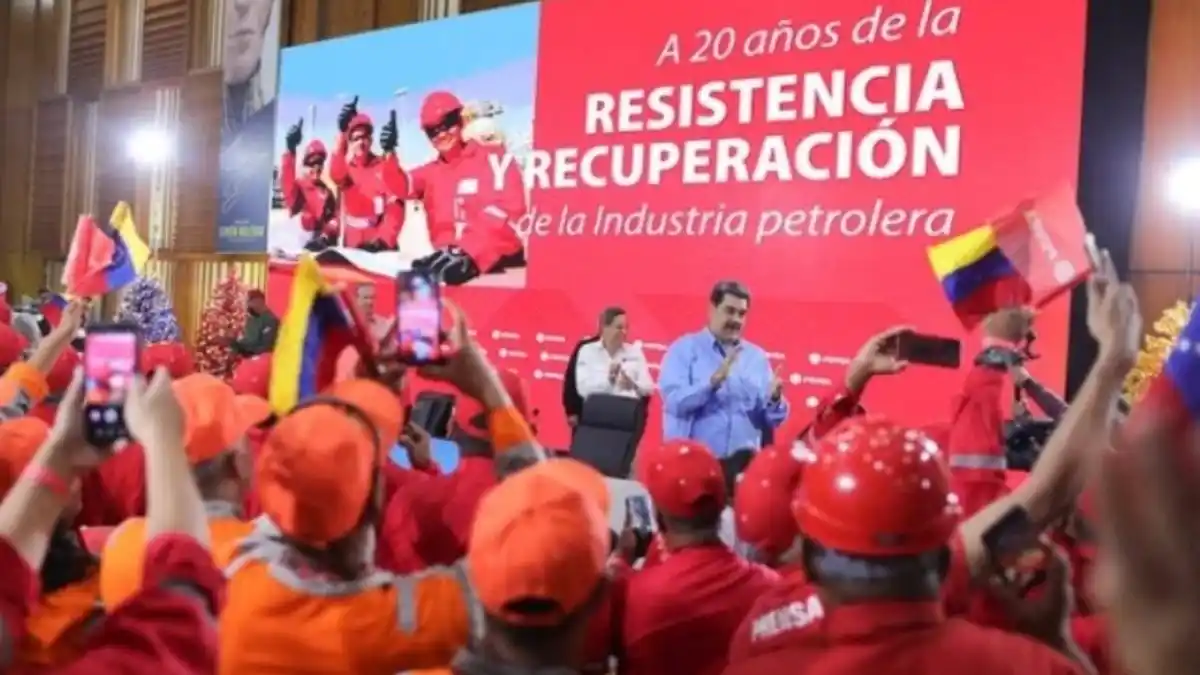 ¡OPORTUNISMO SIN PARAGÓN! Maduro cambia y ahora plantea desideologizar el «negocio petrolero»
