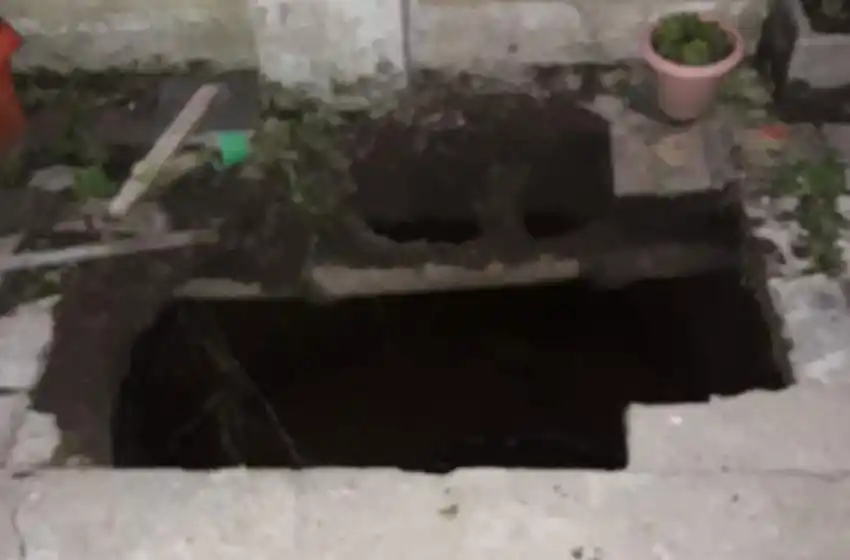 Se desmoronó el suelo de una casa y dos personas cayeron a un pozo ciego
