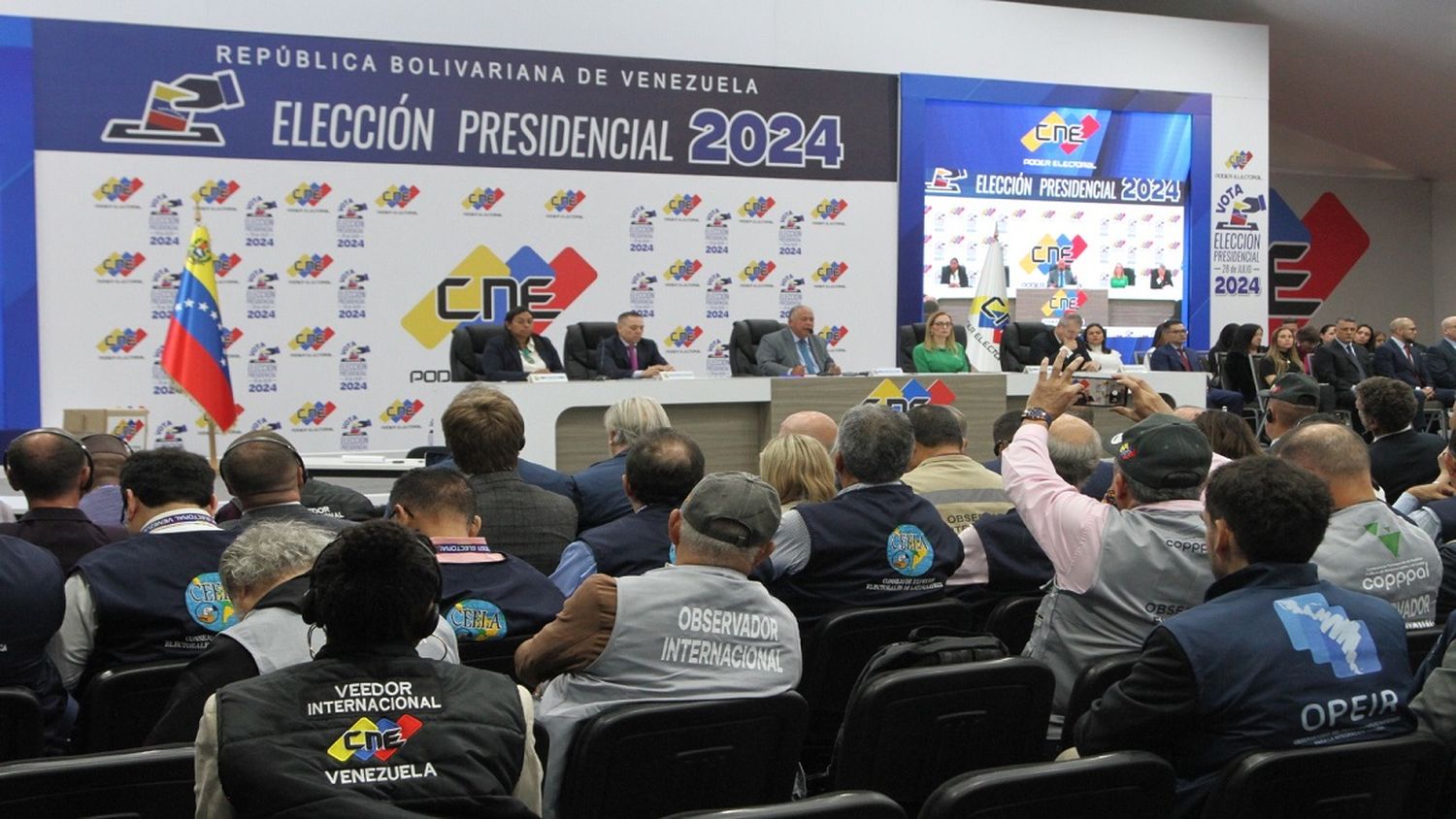 LOS PODERES GARANTIZARÁN «la TRANSPARENCIA y los DD. HH.» este 28 de julio: AMOROSO a los veedores internacionales