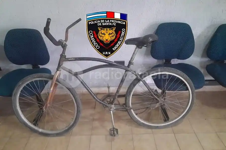 Mientras dejaba unos remedios en la casa de su mamá, le robaron la bicicleta