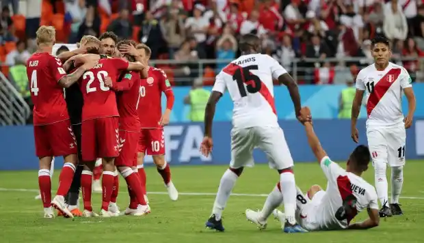 Perú, sin definición en ataque, perdió ante Dinamarca