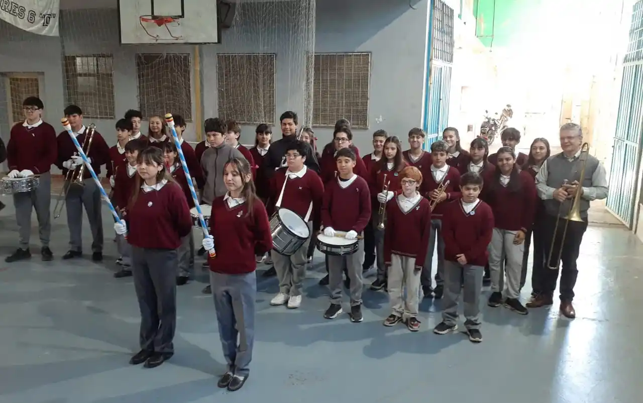 Debut y emoción en el acto patrio.