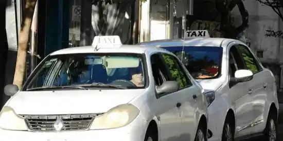 Una concejal de La Libertad Avanza impulsa la llegada de Uber y Didi a Junín: los taxistas quieren lanzar su propia app