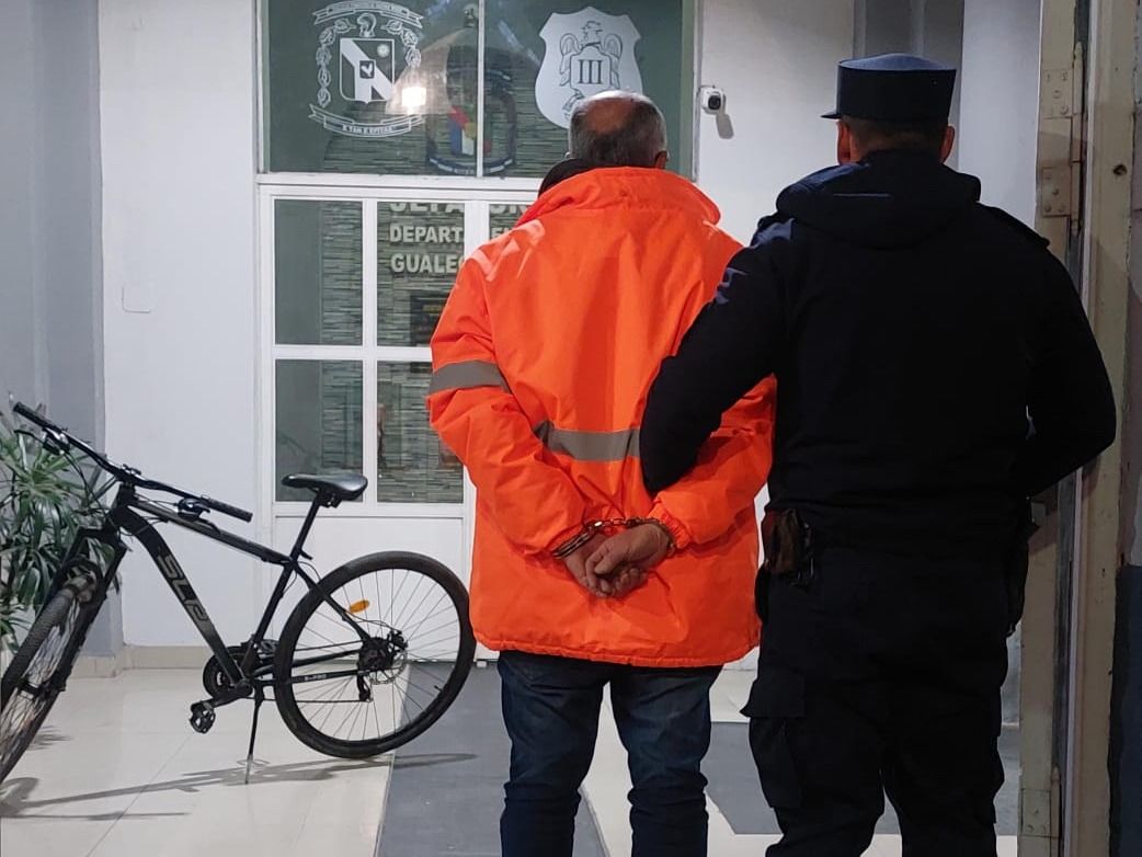 La Fiscalía de Género ordenó la captura de un hombre de 56 años