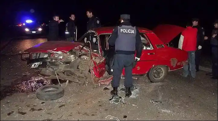 Choque frontal de dos  autos sobre la Ruta 22