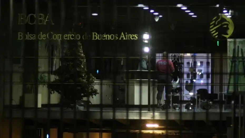 Un grupo comando ingresó a robar a la Bolsa de Comercio porteña